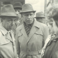 Преподаватели-филологи Симферопольского государственного университета имени М. В. Фрунзе на митинге порти строительства в Крыму Атомной электростанции.