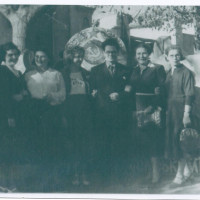 Виктор Николаевич Мигирин  в центре